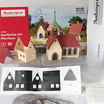 D75 - Dorpskerk met pastorie (1)