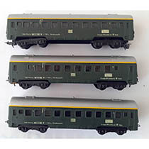 3 x vintage rijtuigen