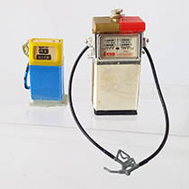 D49 - 2 Benzinepompen