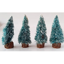 D50 - 4 kerstboompjes met voetjes