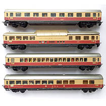 Kavel van 4 TEE rijtuigen